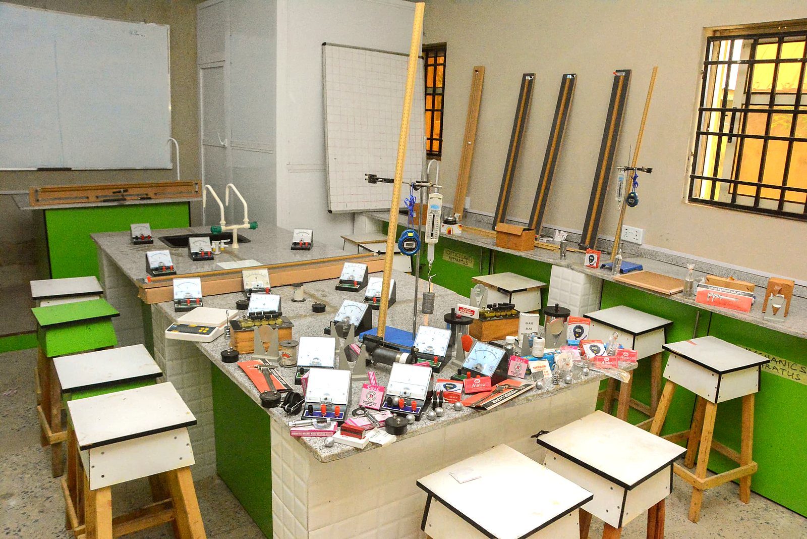 The Physics Laboratory at Sultan Hanafi Royal College — benches laid out with mechanics and electricity apparatus